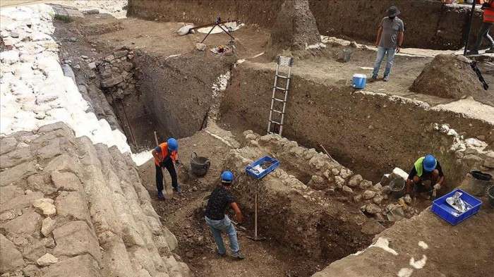  Daskyleion Antik Kenti'nde tarihi duvarlar g&uuml;n ışığına &ccedil;ıkıyor